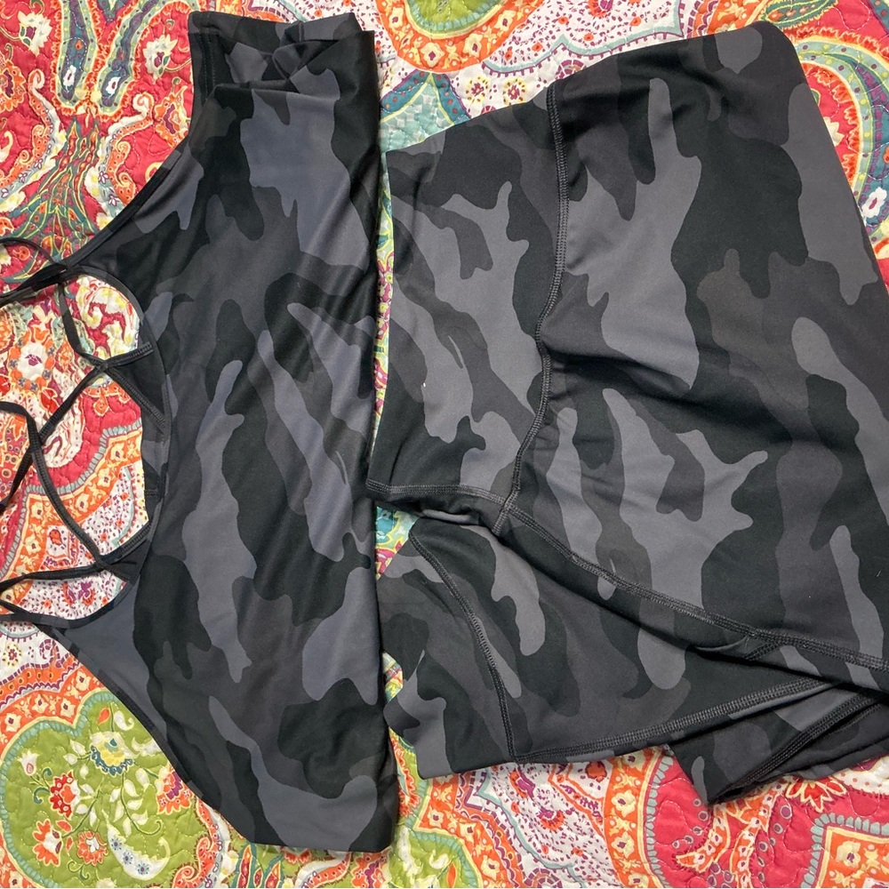 Fun black & grey camo tank top & jogger set.